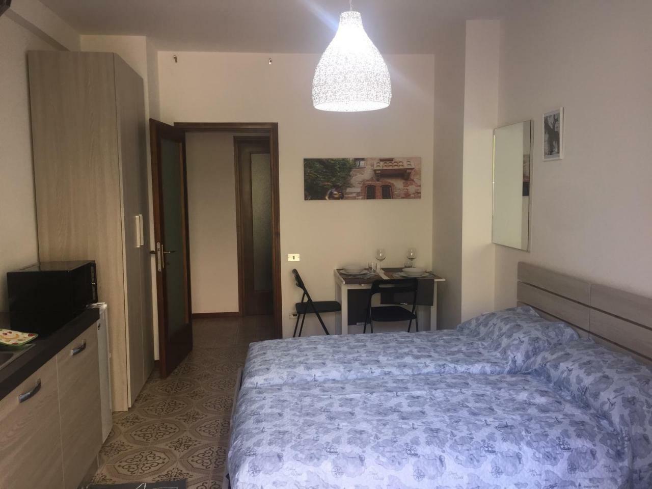 Room Verona Holidays Exteriör bild