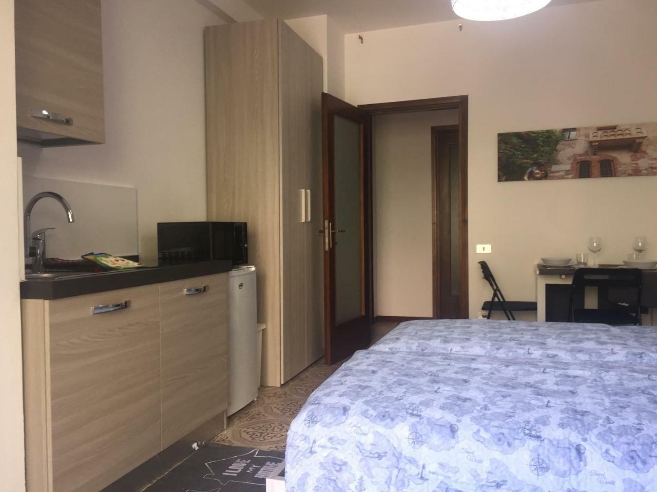 Room Verona Holidays Exteriör bild