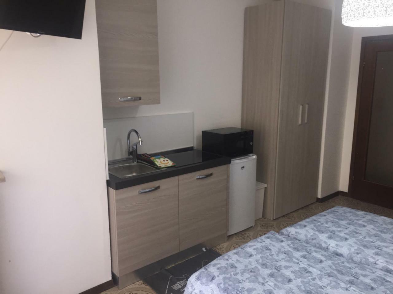 Room Verona Holidays Exteriör bild