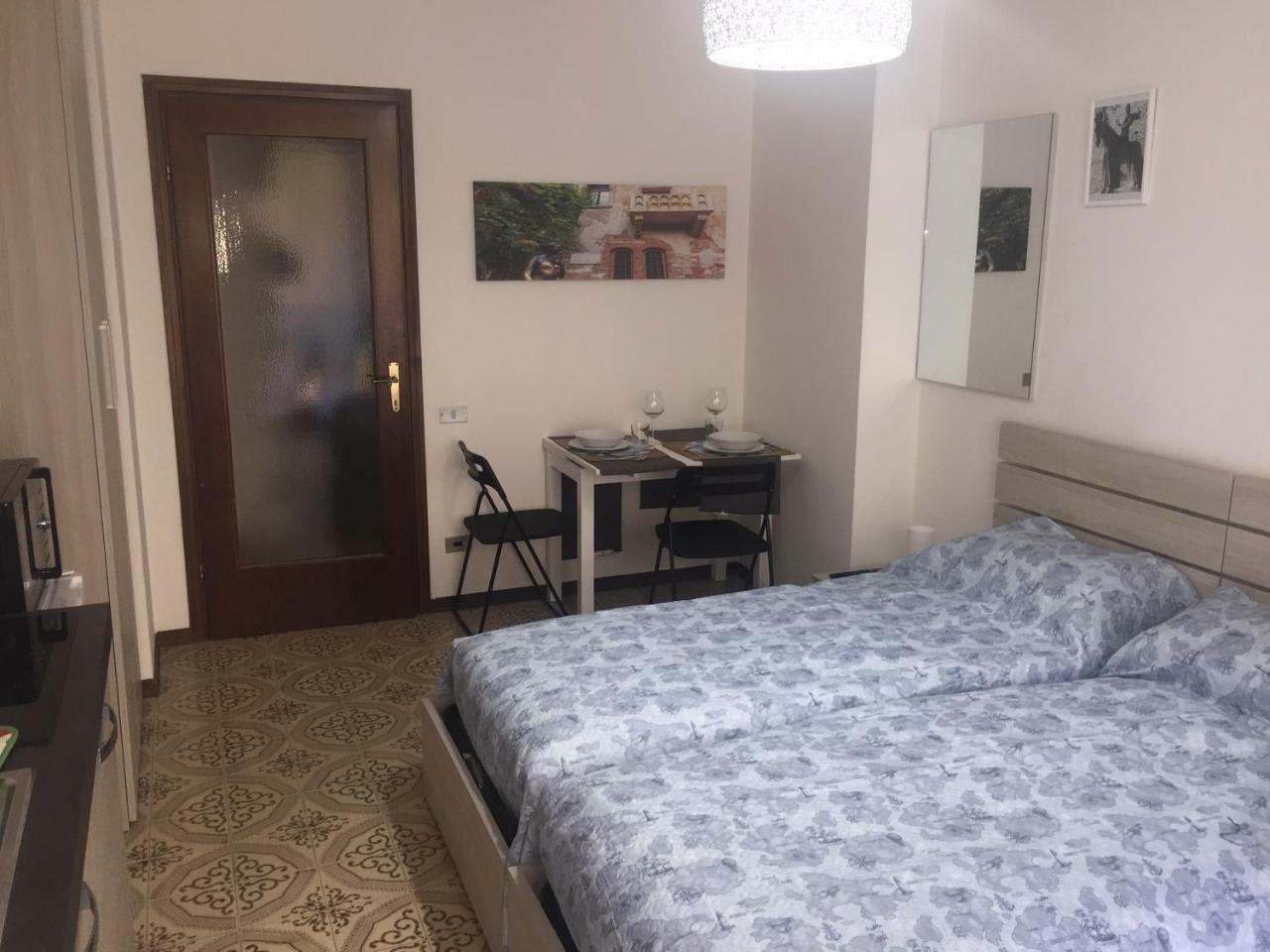 Room Verona Holidays Exteriör bild